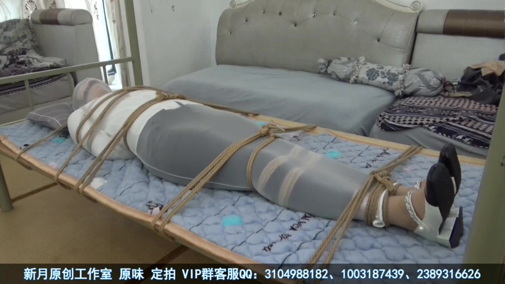 玉箫定拍剧情片 闻鞋女上司 辱骂下属被勒晕 丝袜全包+固定绑床+闻鞋挠脚-W052810-新月原创