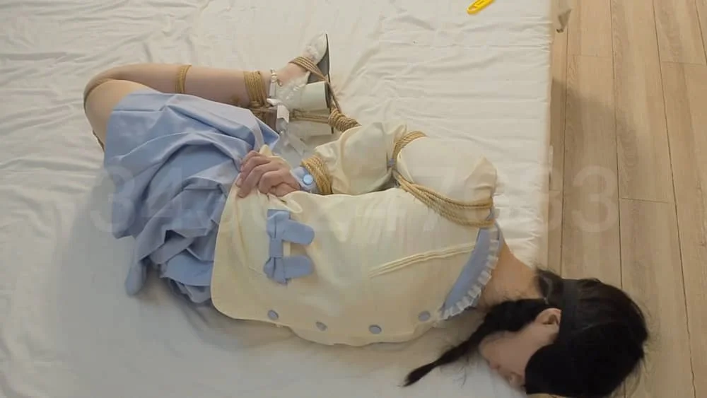 【长颜草】 馨琳初试极限90度直臂驷马放置（郊狼50档电击大腿根）附赠福利视角视频.