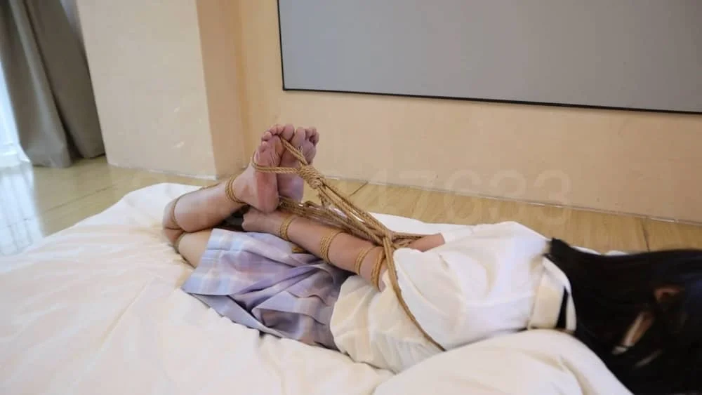 【长颜草】长颜草少女本人出场，极限并肘直臂驷马，紧到脚丫子紫的发黑