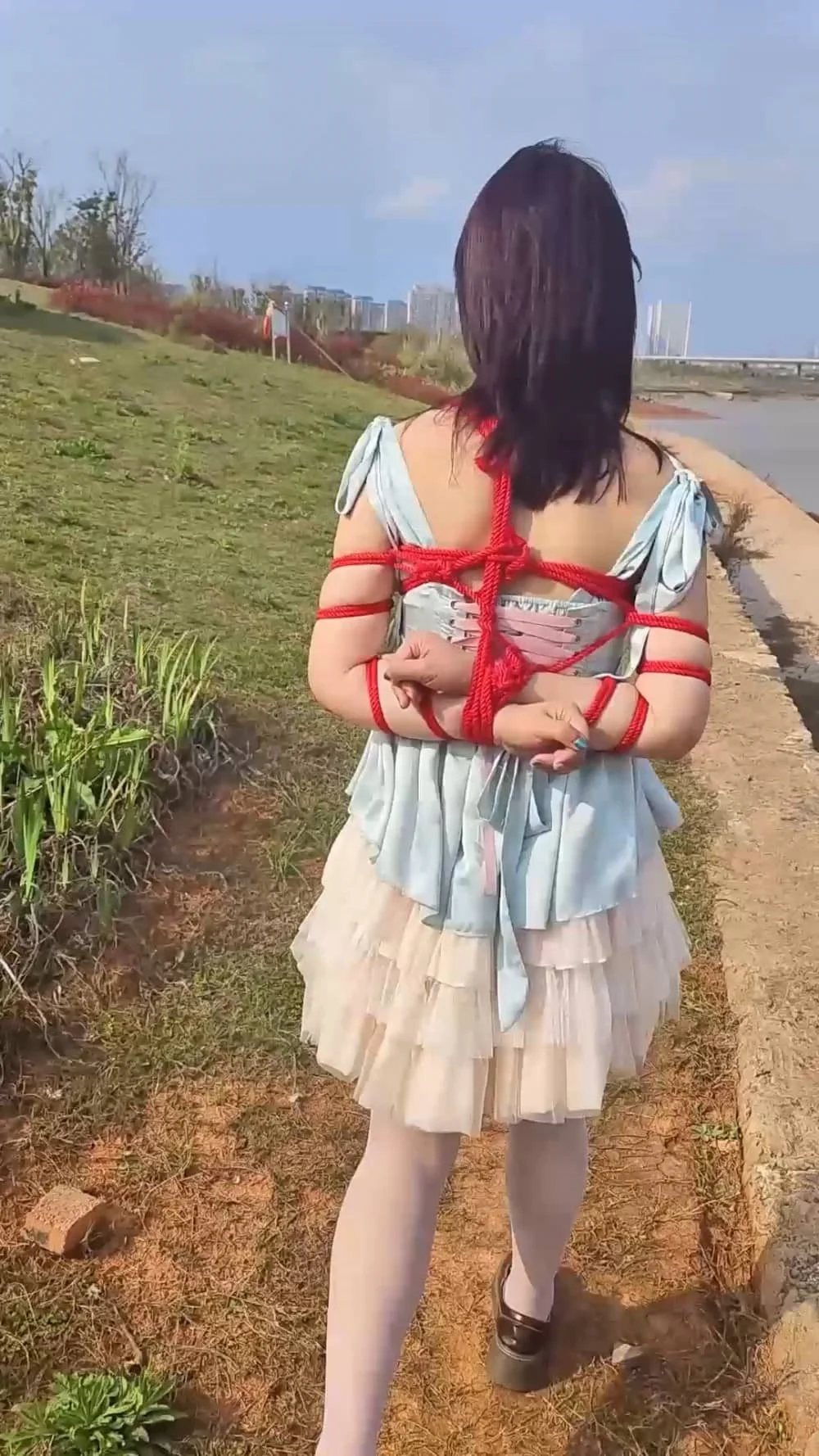 【⑨ωù零】本地赣江江边约拍，女生第一次户外捆绑有点紧张