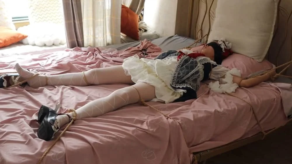 【荷仙少女】【荷仙公主】白雪公主的落难日记 绝对纯真的处女指令，当公主被骗绑到床上，开始用玩具调教懵懂，从尖叫抗拒哭喊的就不要不要的拒绝到渴求吮吸的主动呻吟，纯真处女逐步沉沦的过程有多美好