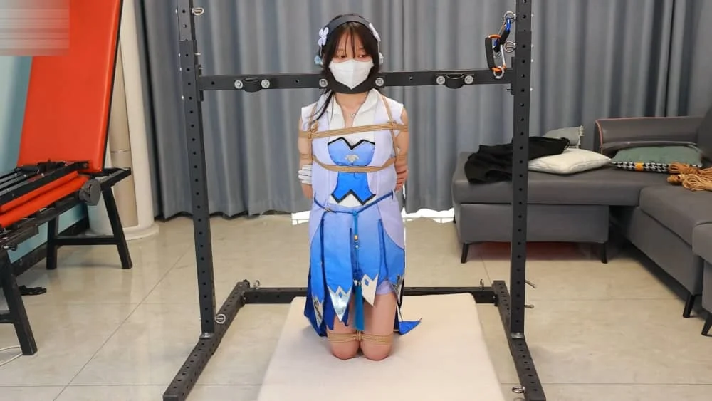 【心悦艺束】嘉嘉西施cos，铁架禁锢脖颈，日式后手吊脚