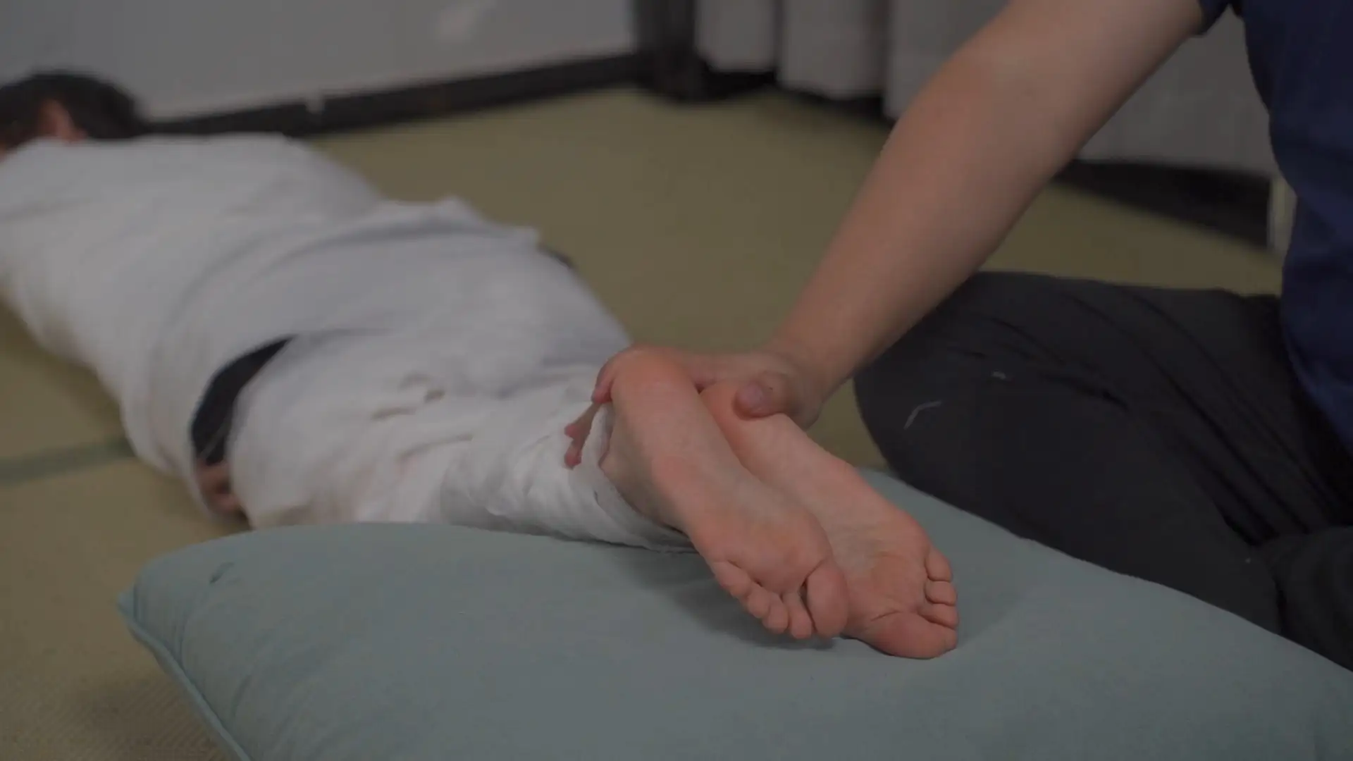 【象人工作室】嗷嗷-纱布全包，提前热水泡脚之后的嗷嗷,娇嫩小脚的TK速通