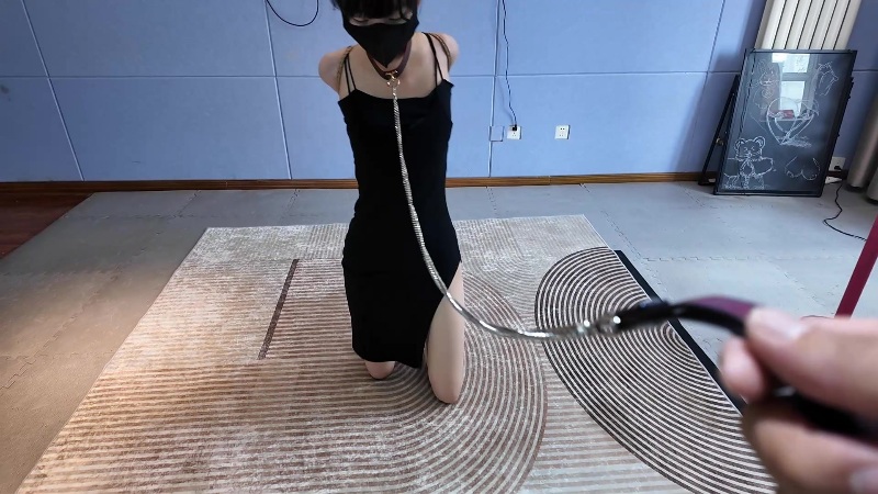 【一绳所爱】把郑芊鸡翅膀紧缚牵着逛一圈