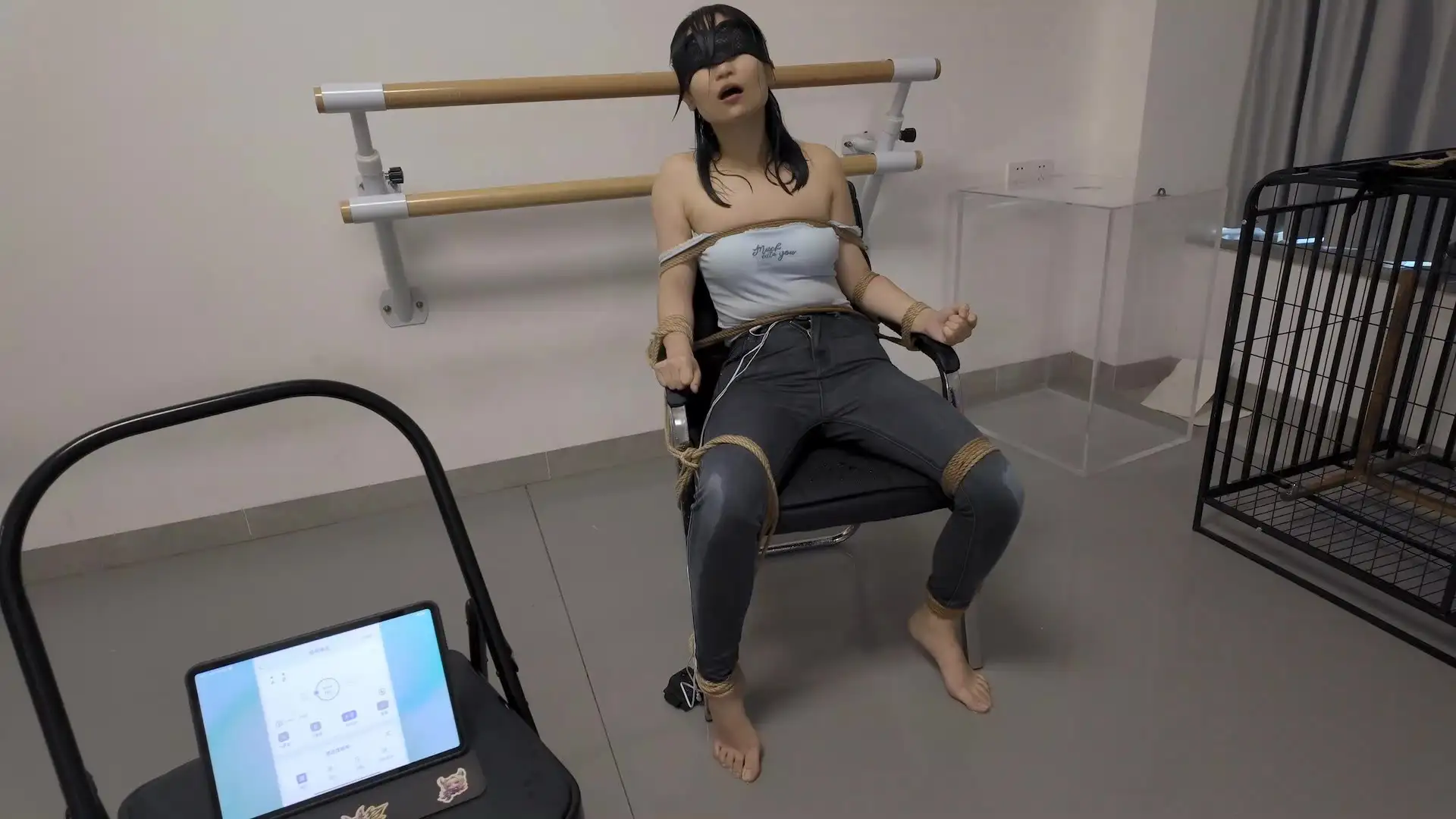 【凛凛蝶】《拷问海砂-电击最大幅度全身泼水》–海