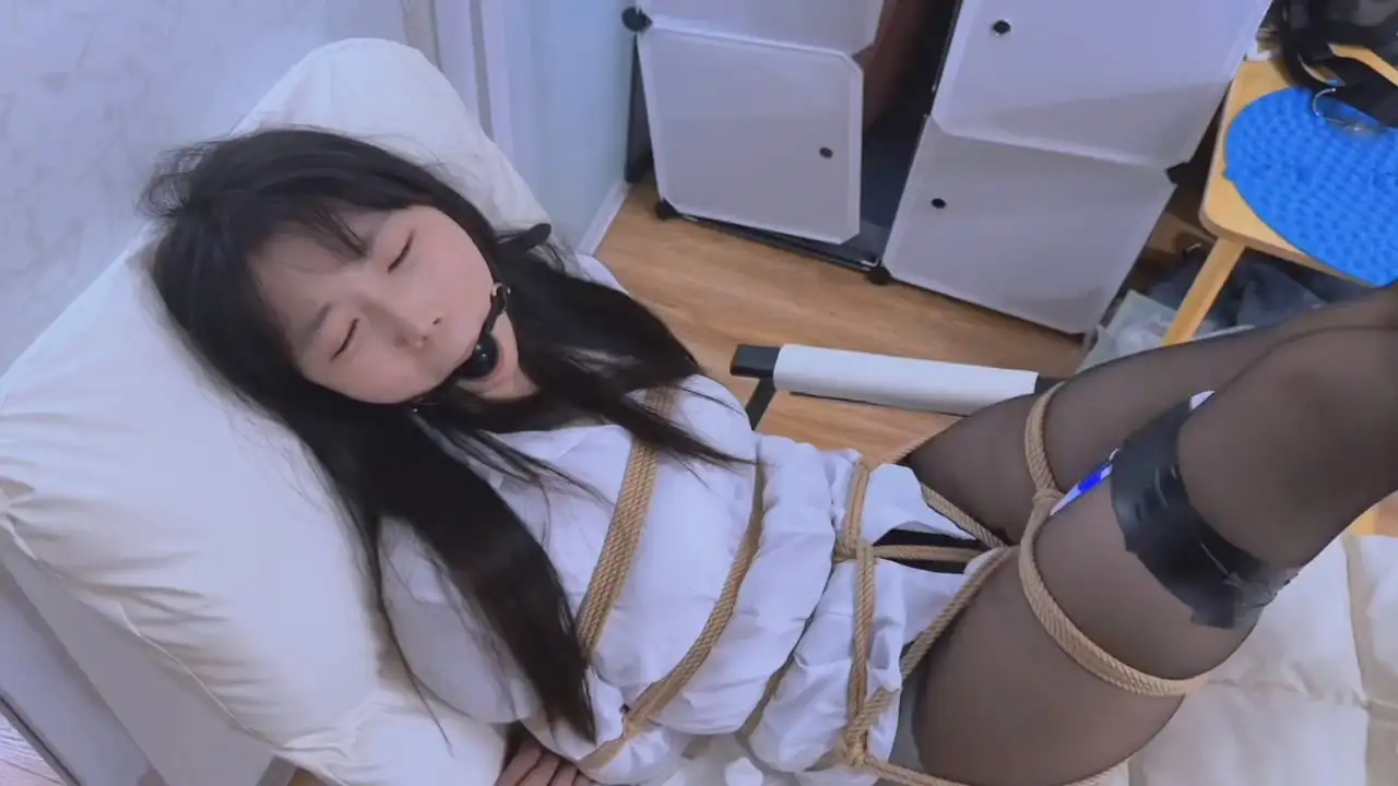 【wokunle】困困三十弹，1小时特辑+6种绑缚(海老缚、蟹缚、并腿缚、并腿吊缚、前手吊缚、开腿吊缚)+ZDB的超长折磨