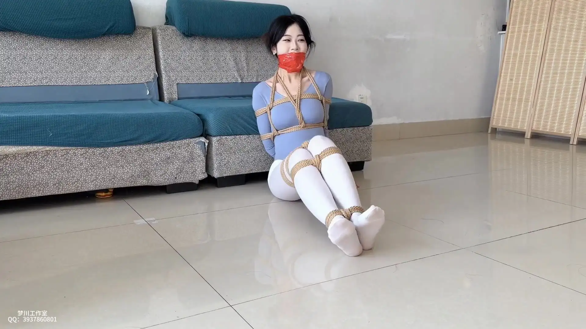 【梦川】【肤白貌美大长腿舞蹈生三连缚】【慧慧】被坏人捆绑放置挣扎 原味丝袜堵嘴➕胶带封嘴➕丝袜封口鼻➕m跪姿绑