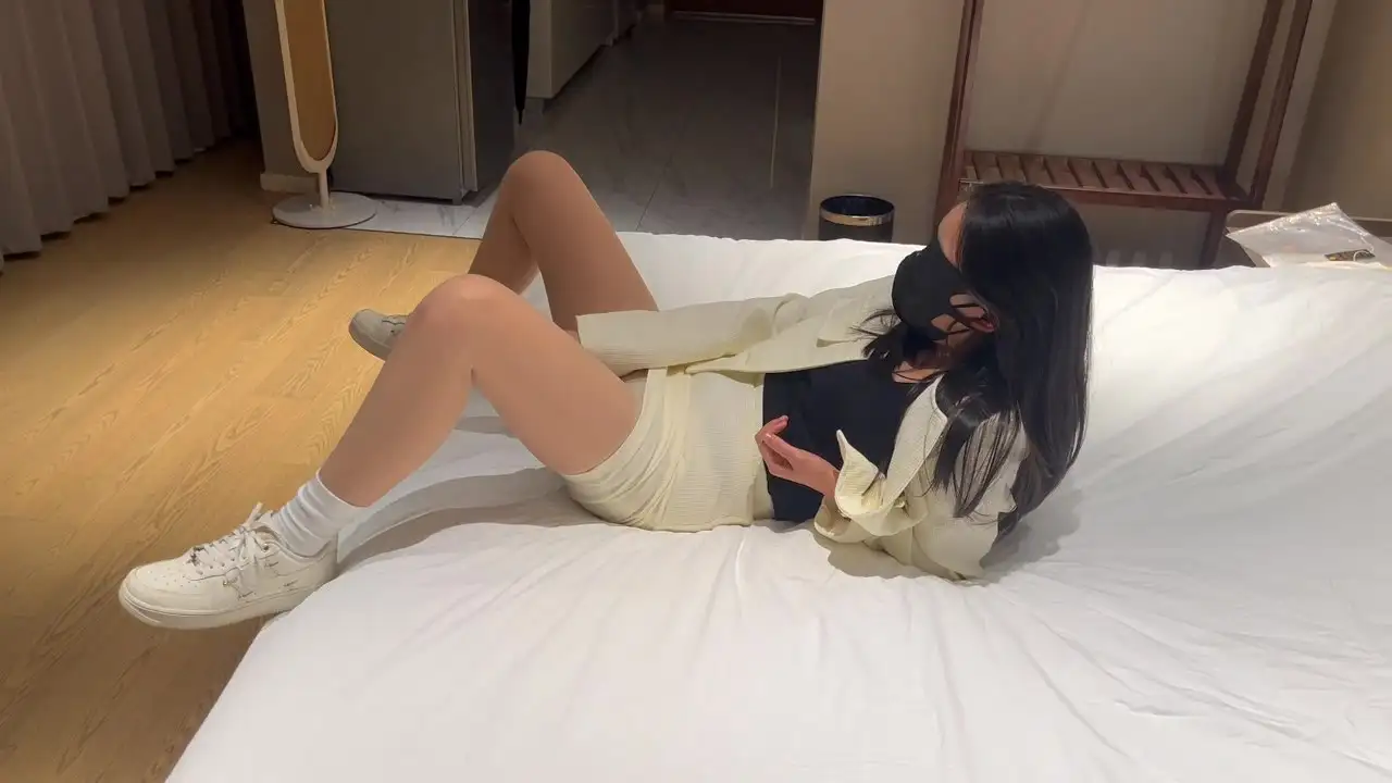 【久安安】爽看！！！肉丝白袜空军一号，这样穿还没玩就已经心潮澎湃了，这种骚m女大是有谁不喜欢的？