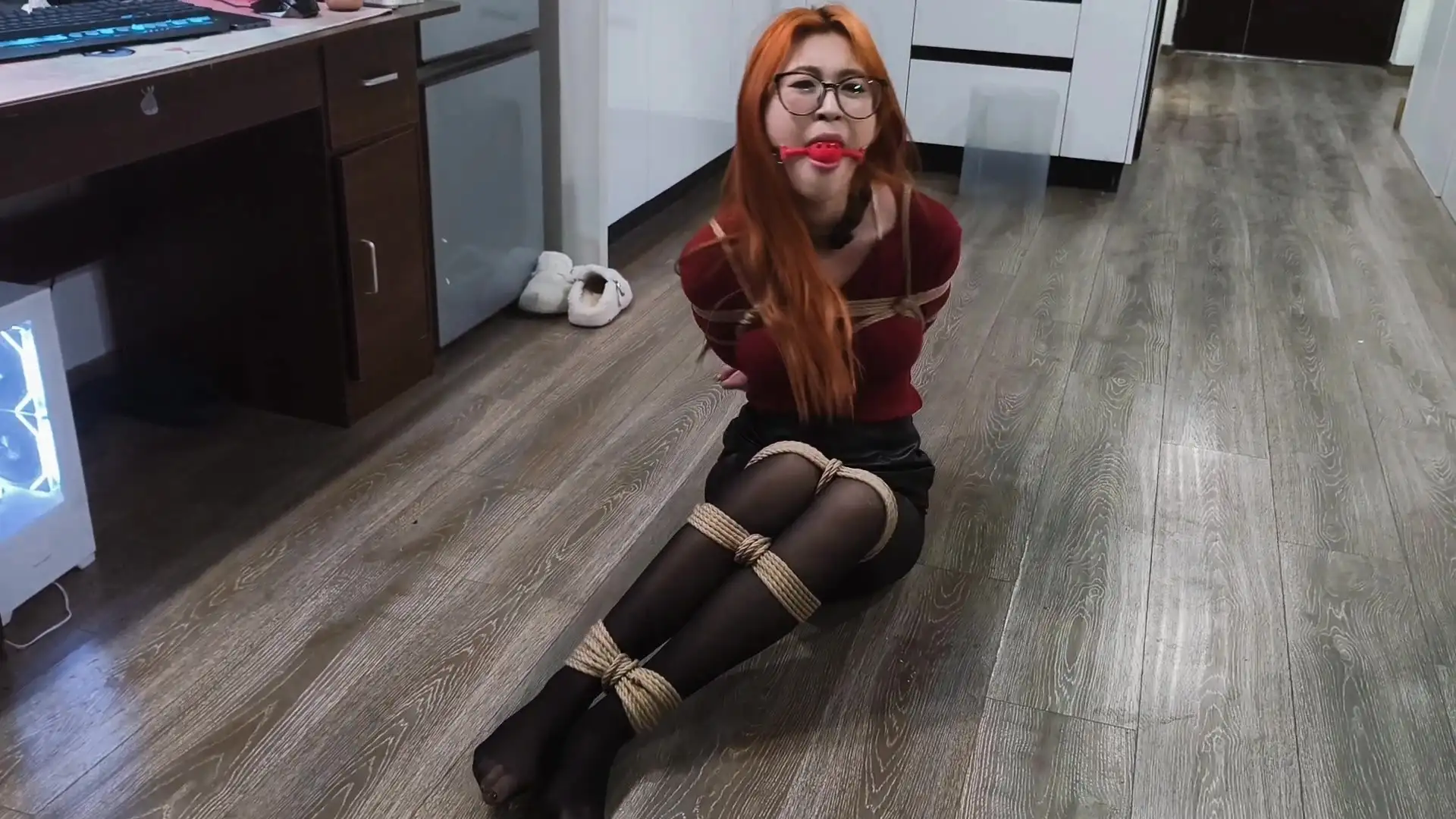 【禾一原创】《秘书》刚毕业的小美找到一份秘书的工作，但第一天上班的她就被上司下了药，有些事只有零次和无数次