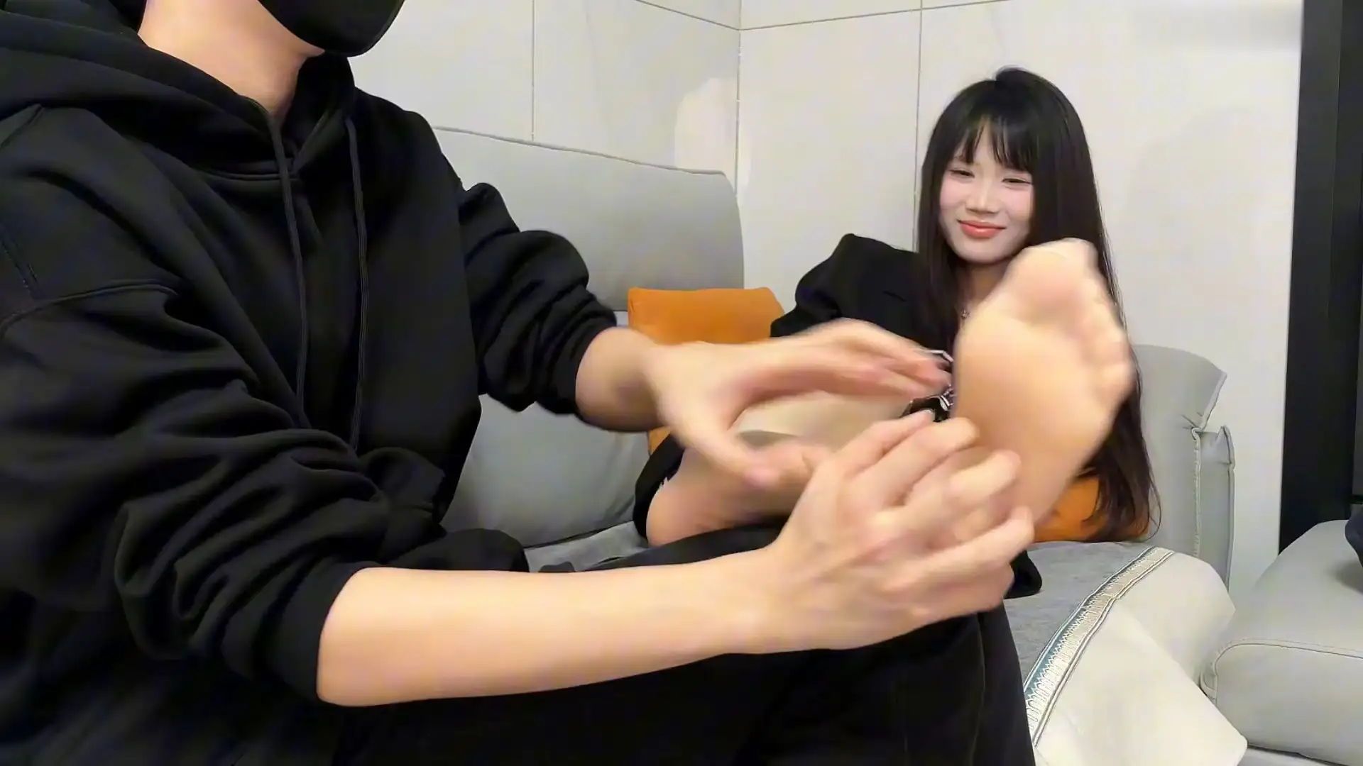 【小可原创】依依足系列-足部挠痒酷刑，百般刑具折磨，痛快并快乐