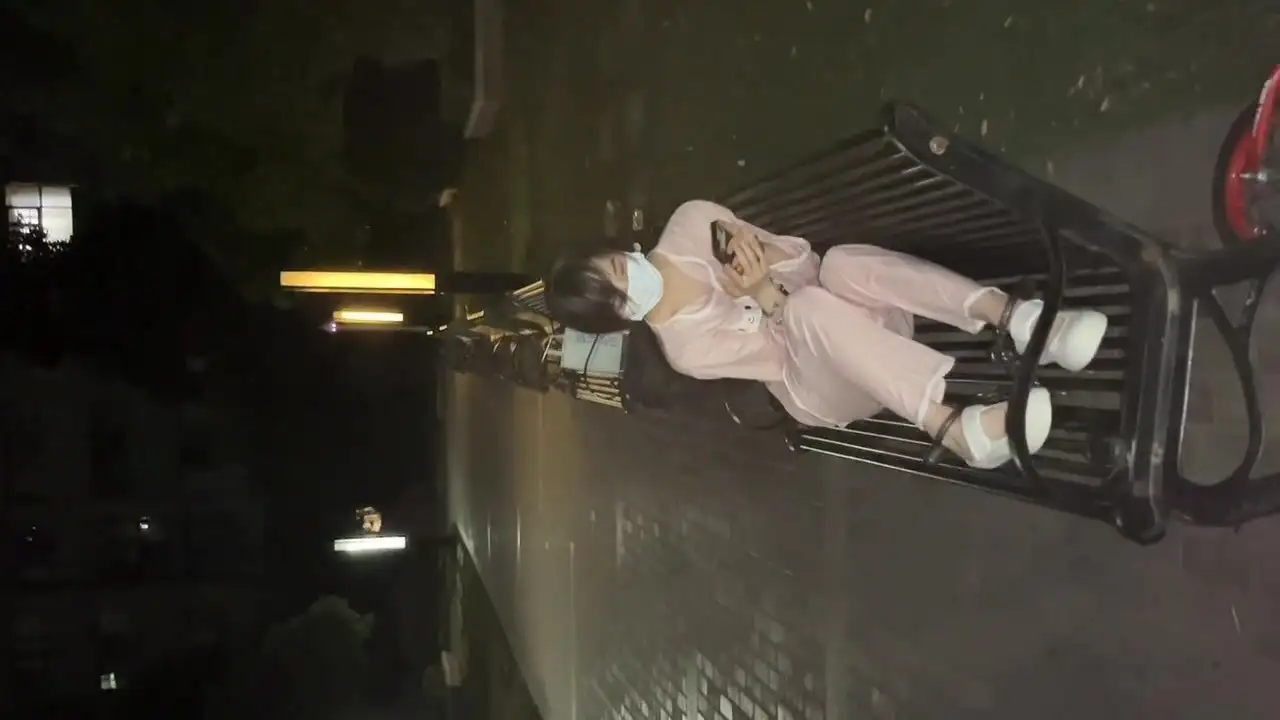 【布莱恩】双马尾学妹深夜镣铐外出-戴脚镣出门玩