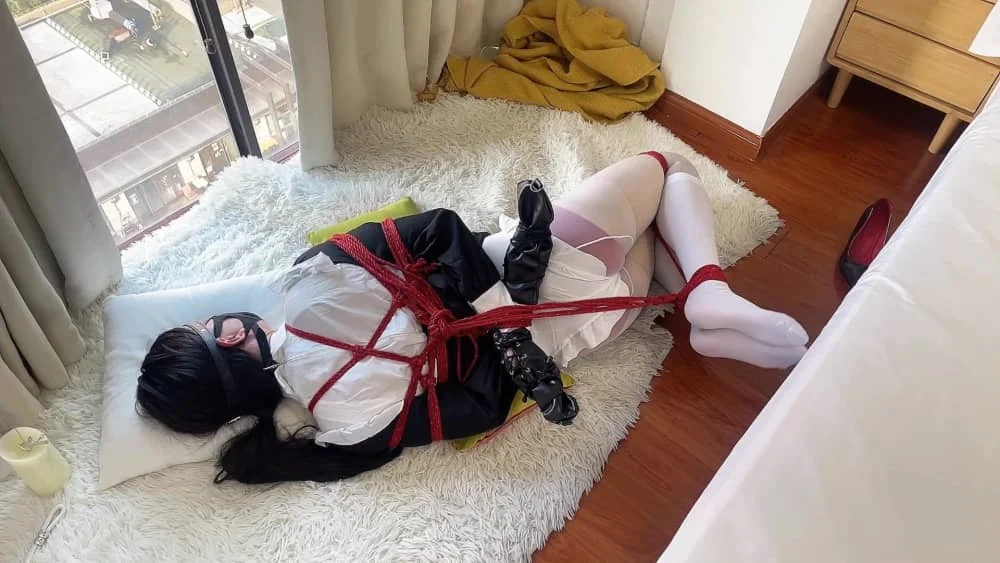【kilo】落地窗前的白丝红绳修女服小男娘驷马捆绑