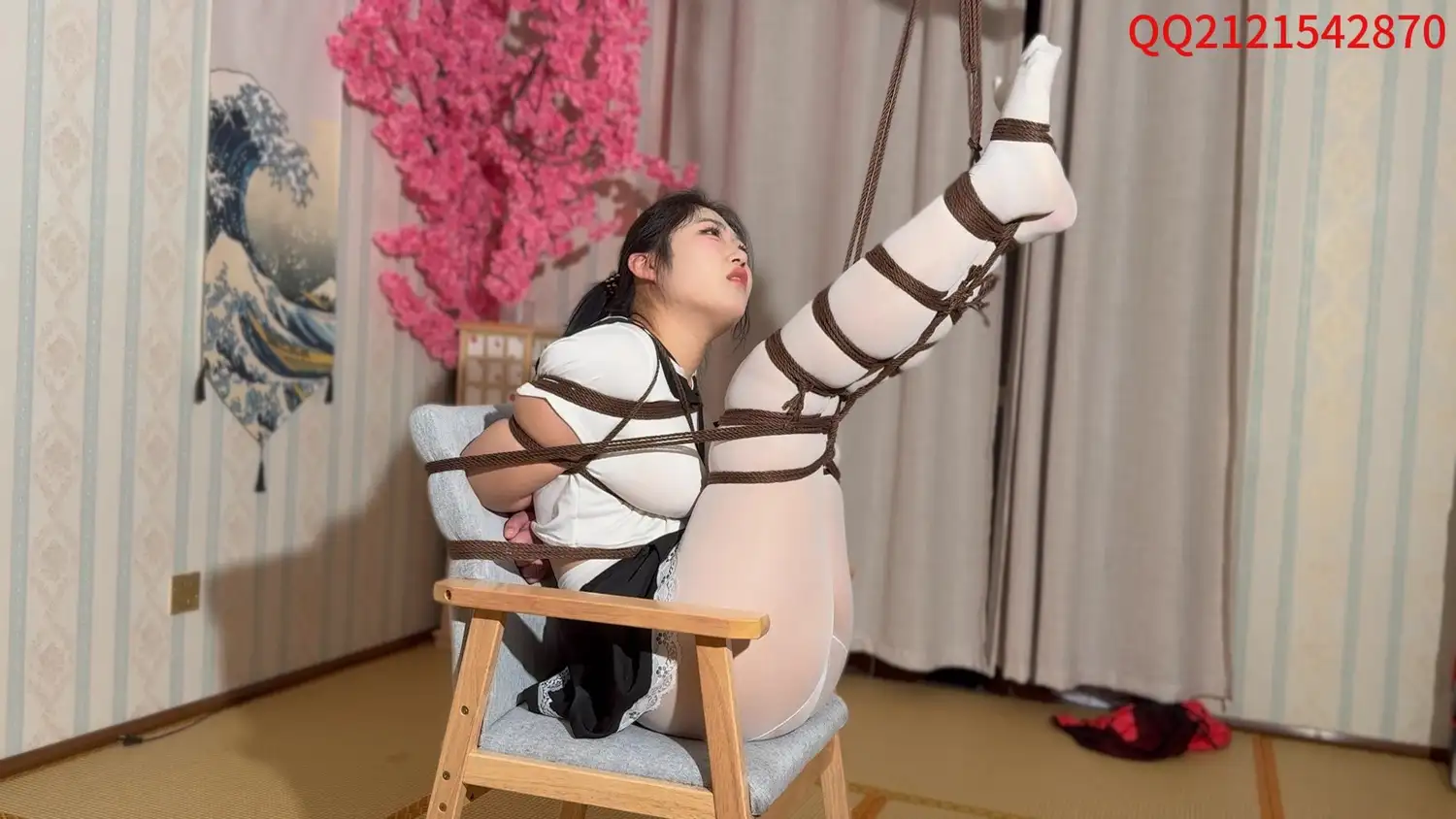 【悦感日记】小美体验3mm极致紧缚|堵嘴展示|电击训练|棒棒爽|由于小美挣扎过于激烈，最终被S惩罚关一晚