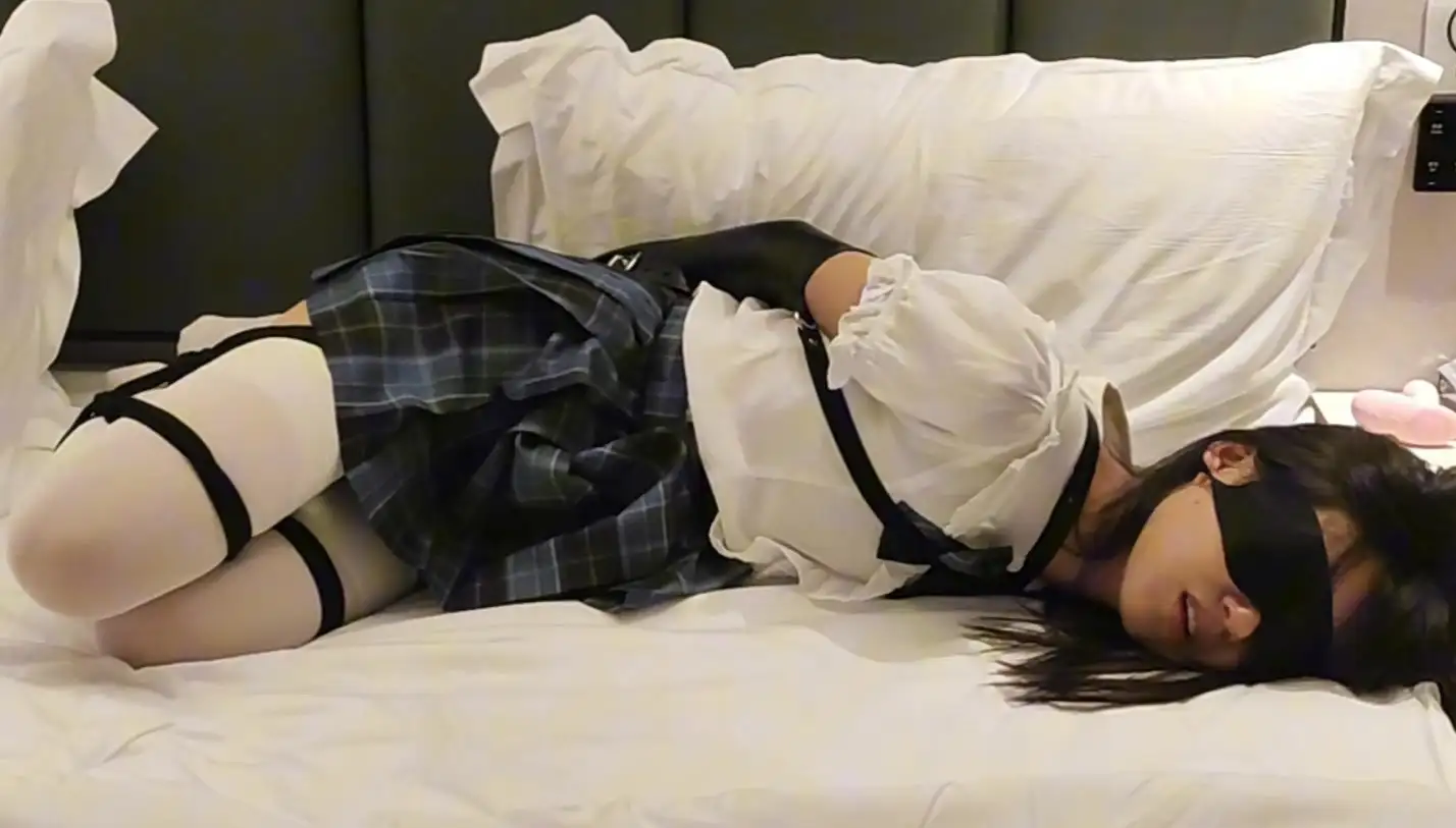 【会员寻片】【牧诗原创】霄酱的JK过膝白丝跪立+双强高