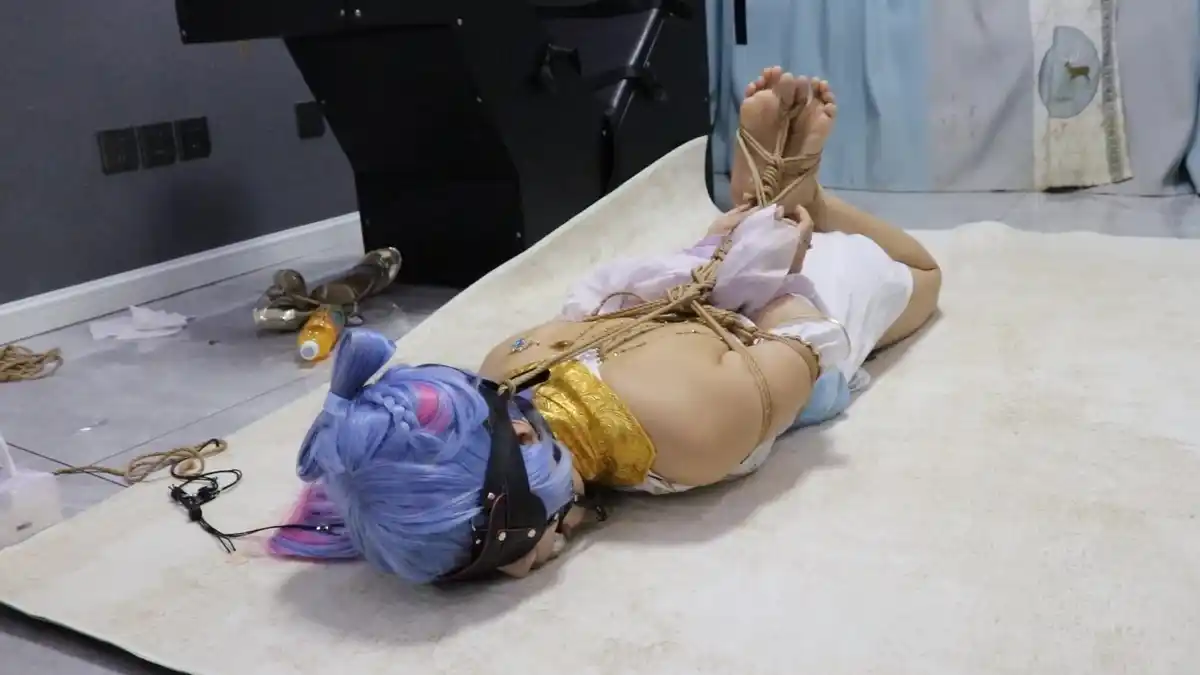 【咕咕原创】极虐7-冬儿地狱败北记(上)极限驷马篇-抬头驷马、马具口球、三向鼻钩,眼泪鼻涕口水流出来超崩溃狼狈!