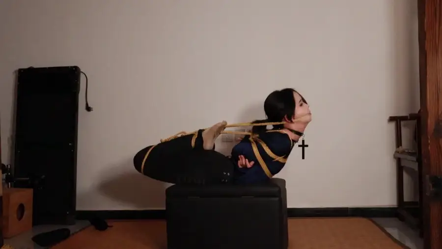 【路由紧缚】新模特 小雯，157CM 20岁 柔韧度佳 耐力佳 极限驷马