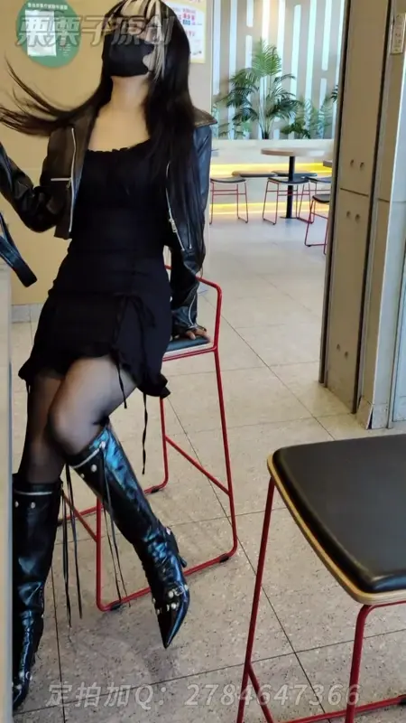 【栗栗子原创】《搔首弄姿的女网红 01》