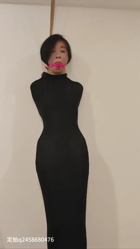 【忧郁的笨鸟】死刑犯美女的全包吊缚挣扎