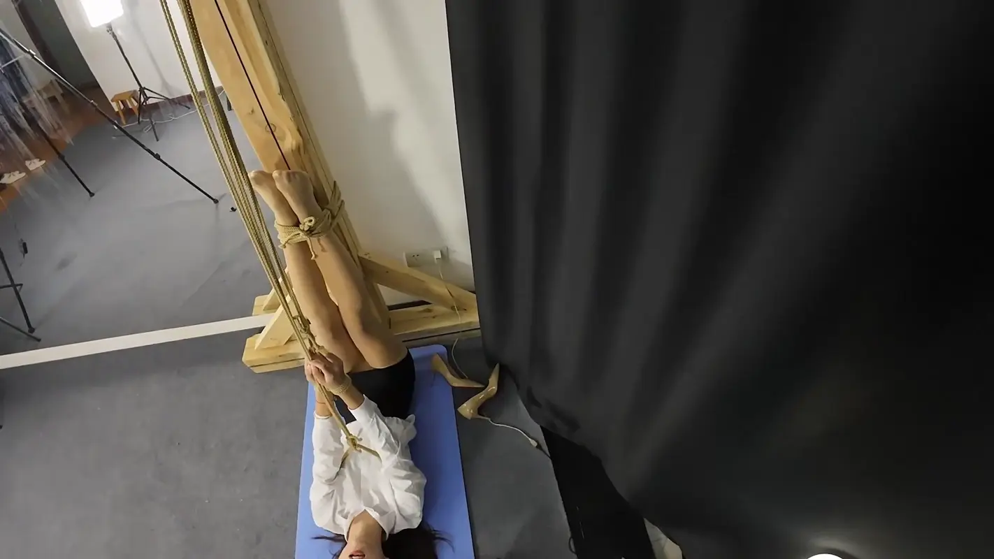 【美束映画】然然双腿吊