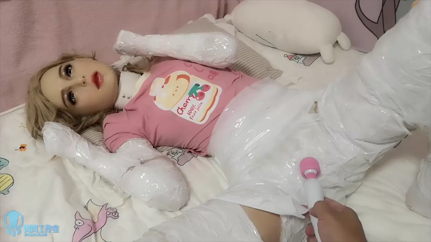 [防化女团] 闪闪 软软保鲜膜胶带K9初体验