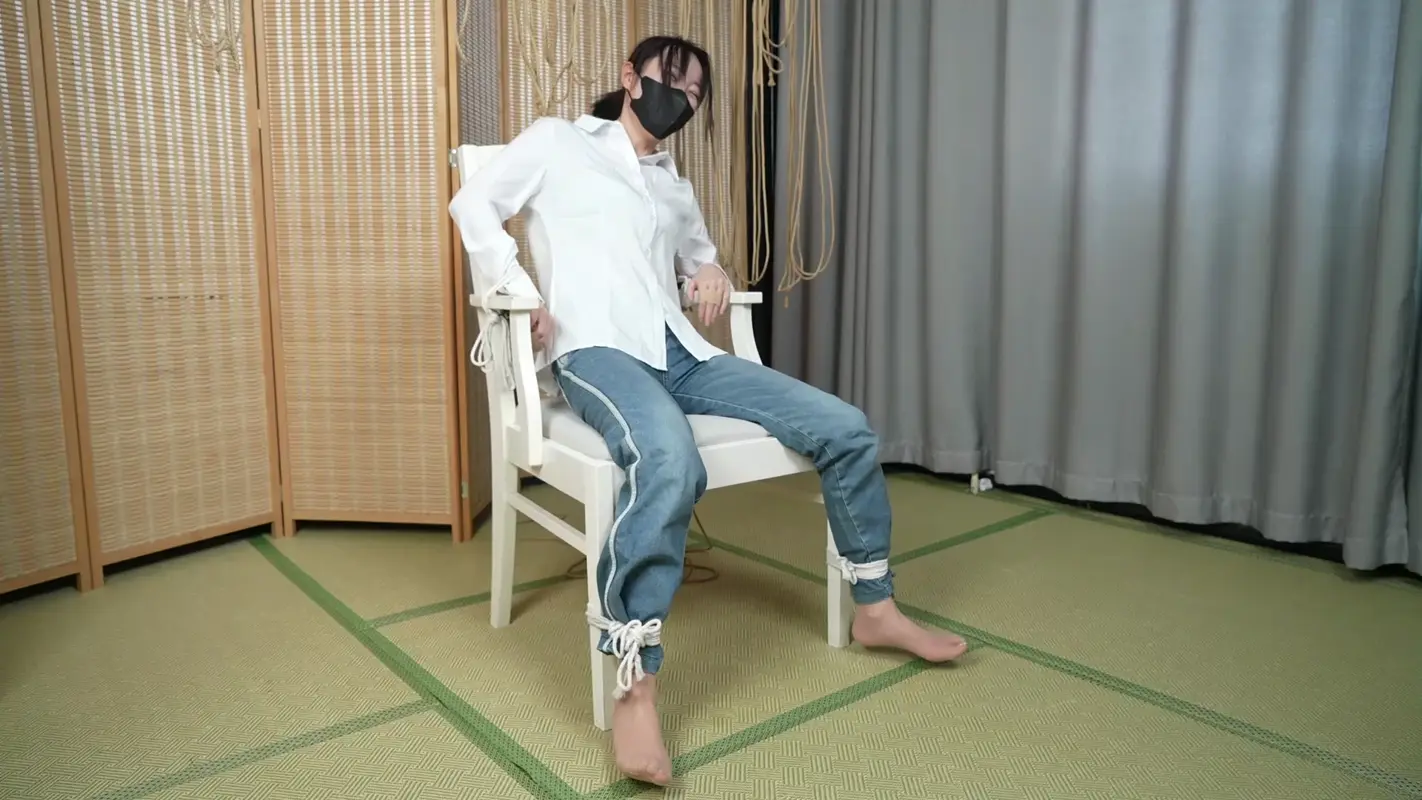 【象人工作室】嗷嗷惨遭“店型”！牛仔裤裤里丝