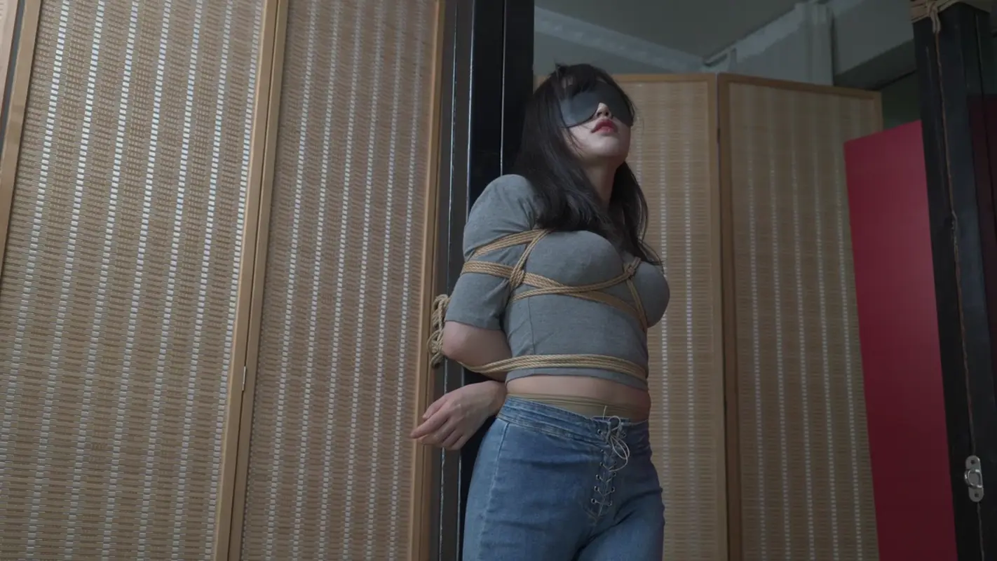 【象人工作室】小0-紧身牛仔裤，裤里丝！柱缚TK 挣扎！