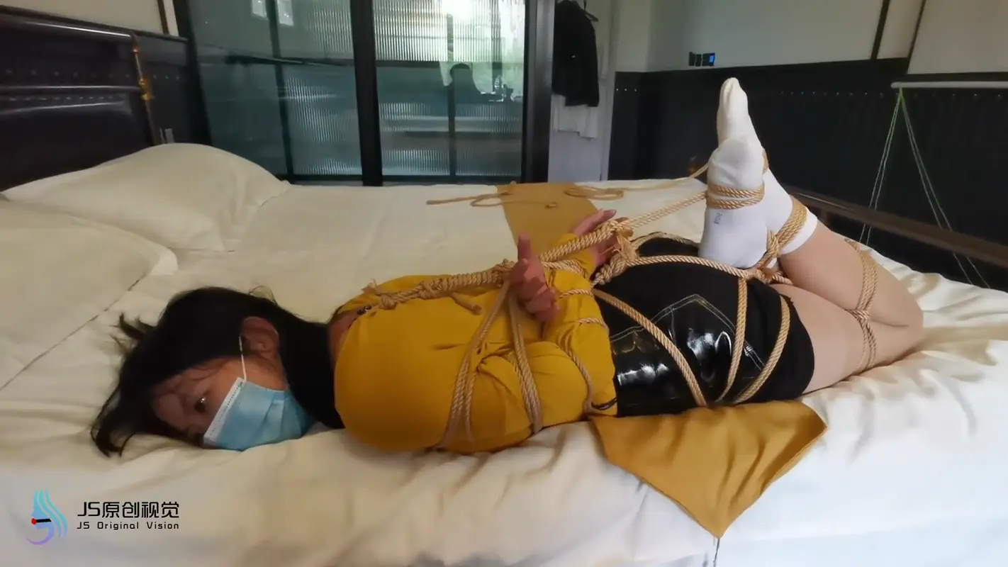 【JS】琳洛 肉丝白袜 超紧驷马 DD刺激 痛苦的挣扎