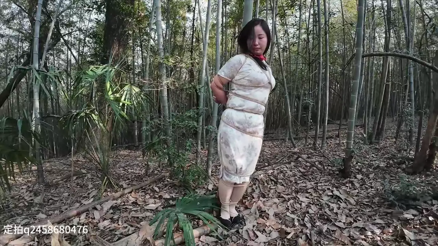 【忧郁的笨鸟】小朵的户外小树林上部