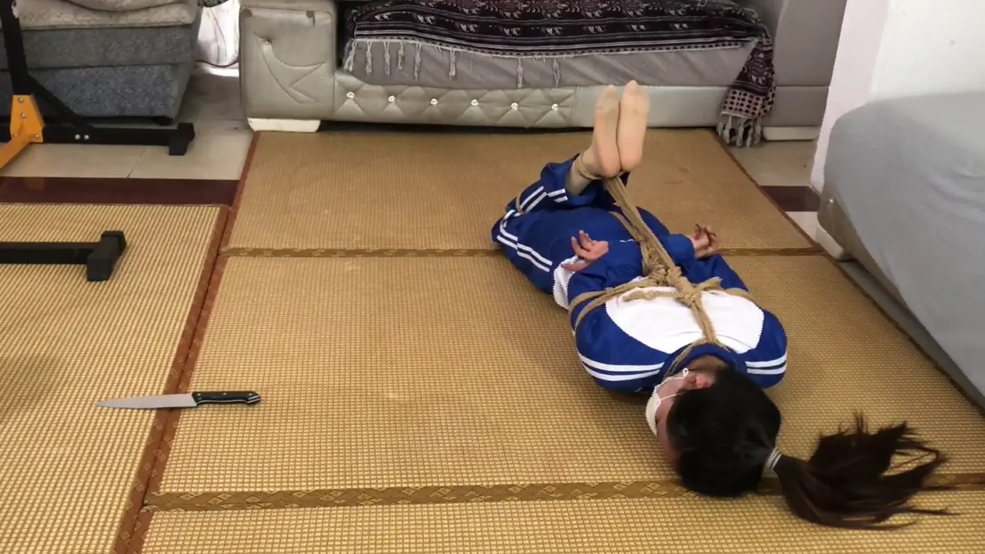 【新月原创】【水灵】微剧情 高校大姐头大战紧缚男 校服裤里丝 被卑鄙算计 驷马挣扎丢人还被欺负