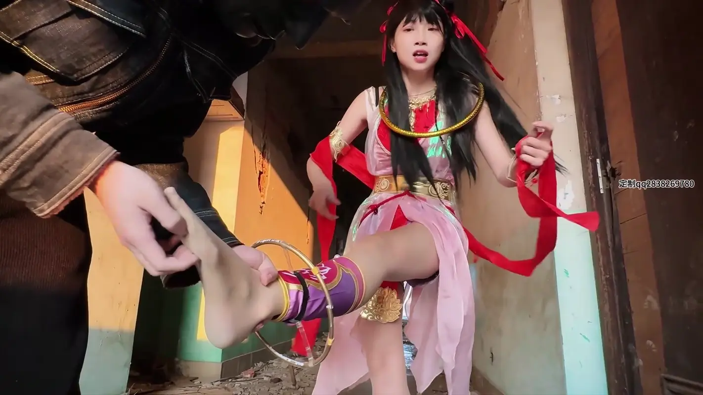 【比尔工作室】戏耍哪吒大人的脚底 肉丝哪吒老师被戏耍玩足！