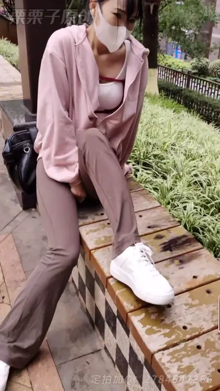 【栗栗子原创】《搔首弄姿的女网红 02》