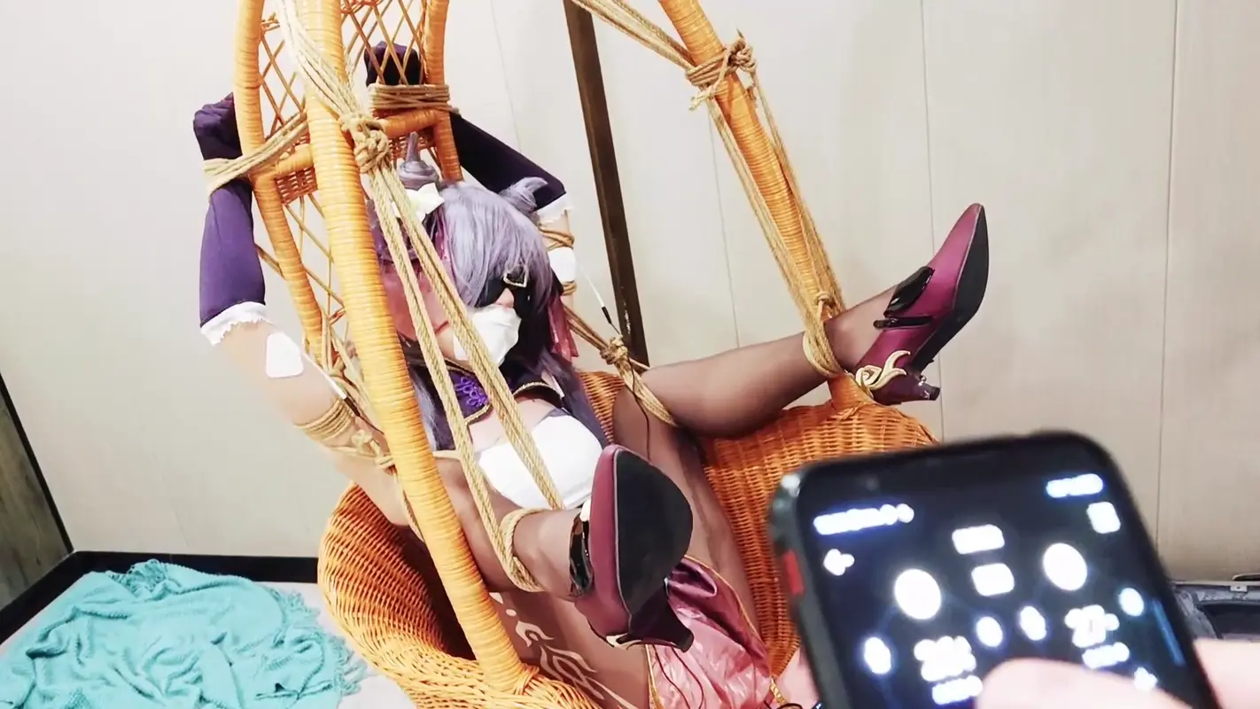 【XcTian】 原神刻晴旗袍cos被绑在吊椅上郊狼折磨