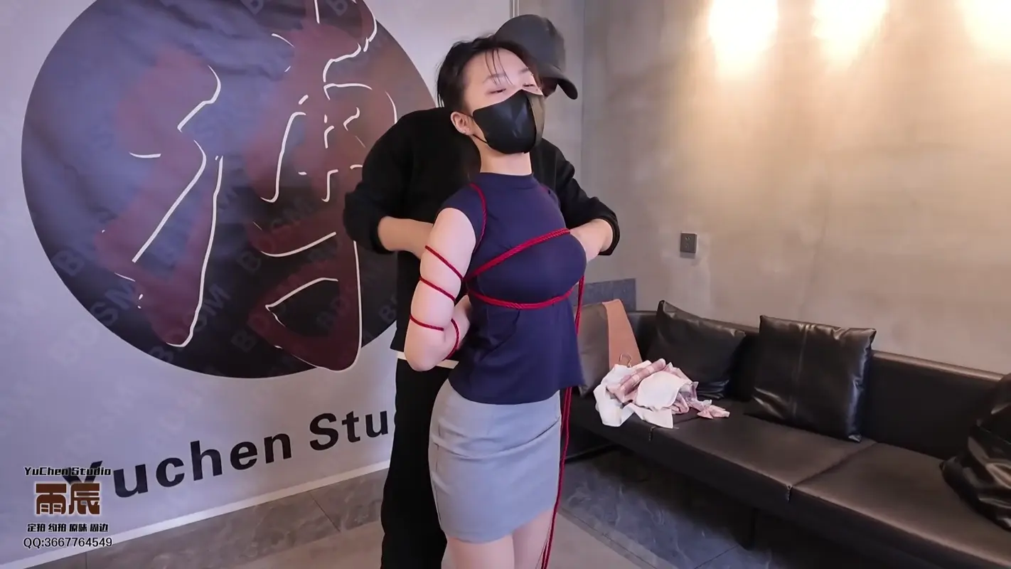 【雨辰工作室】恶魔在人间 下 反差雯雯 秘书装 黑丝高跟 玩脚玩腿