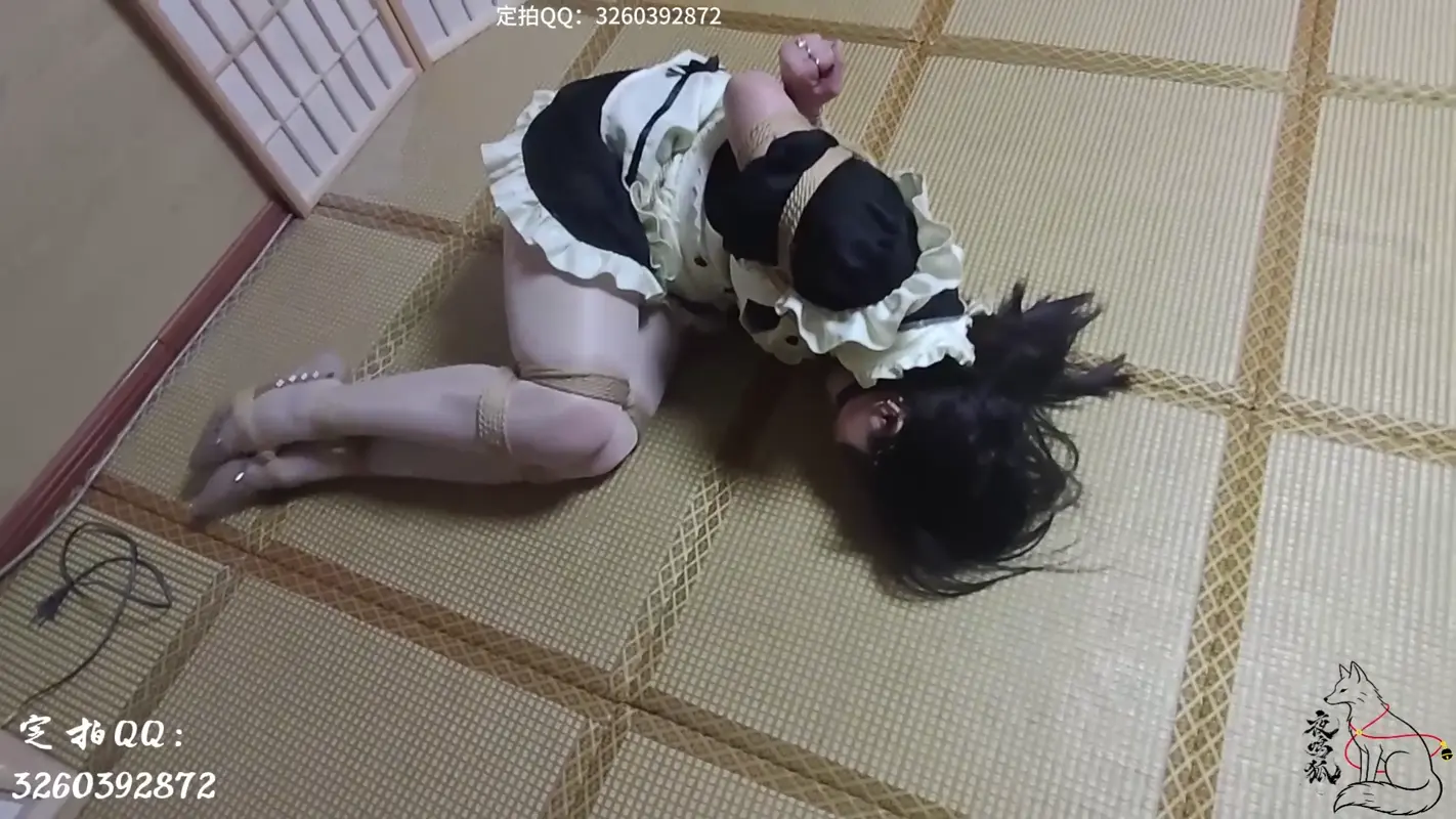 【夜鸣狐】【口球堵嘴】【上身真空】【眼罩+封闭头套】【女仆装】【挣扎呻吟】同样是接的定拍，前半段油亮白丝女仆装堵嘴挣扎，后半段黑丝女仆装感官封闭，真的要把我闷死了！