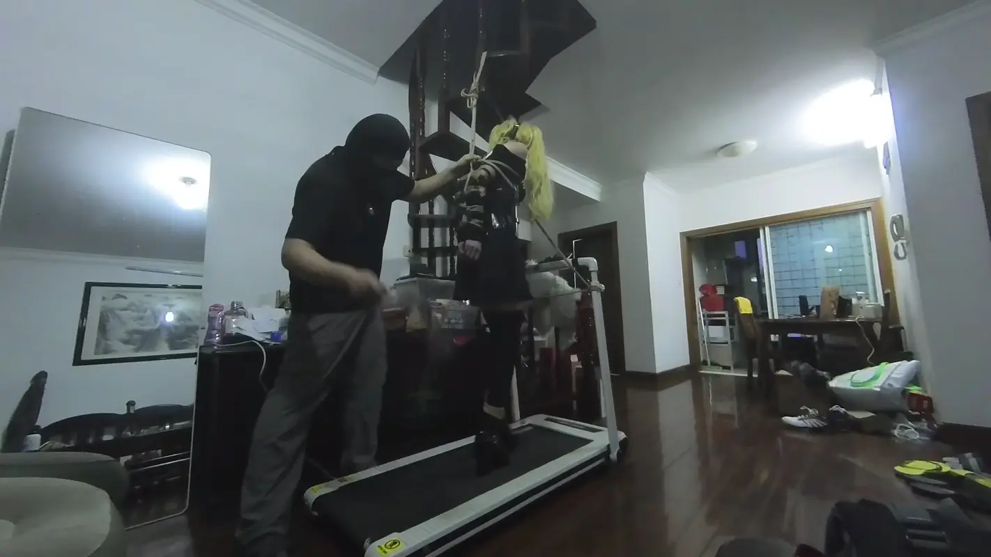 【kilo】跑步机上的直臂紧缚调教