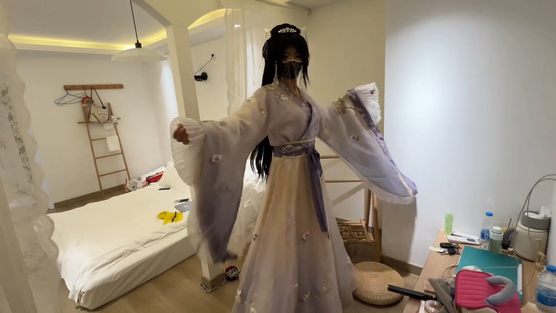 桃花岛桃花魏晋汉服惨遭客户囚禁捆绑
