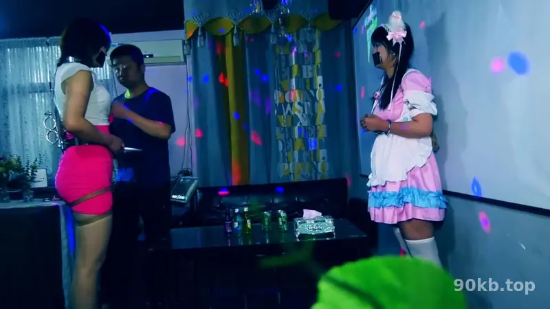 【胜景影视】老王的两个女仆