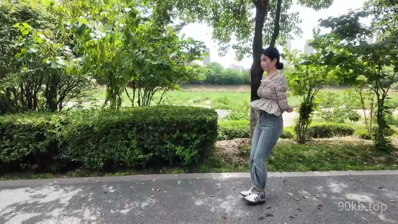 【龙飞绳艺】羞死了 双人室外捆绑 访谈 蹦跳 路人异样的眼光 像看猴一样，内心害羞 害怕 刺激 感觉很丢人