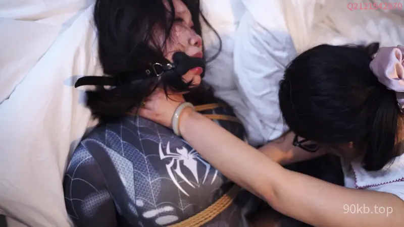 【悦感日记】微剧情|女S调教JK闺蜜时闯进女小偷顺带一起调教 最后关灯放置离去