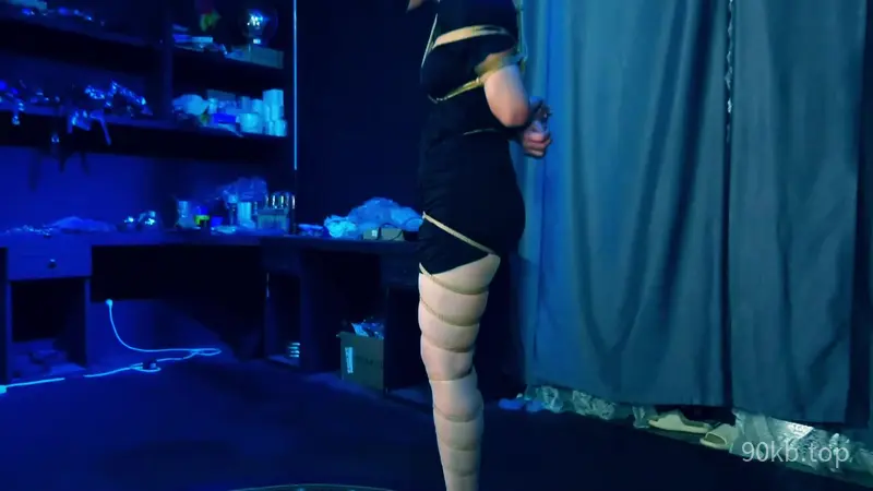 【胜景影视】《塑料姐妹》第2集 美女被主人驯服后诱骗闺蜜过来K歌迷晕后绑到主人的地下牢房刑讯
