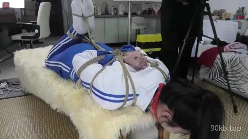 [绳之韵] 子晴绳艺打工纪（第一集）清纯靓丽女高生的痛苦初体验，极限后观音驷马