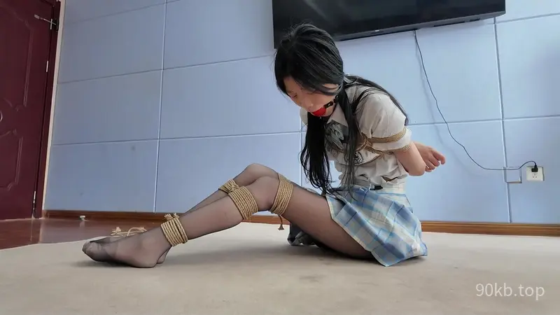【一绳所爱】白培培，大号口球《日式海老缚和超紧驷马放置，尝试逃脱及访谈》小女孩两款5CM和5.5CM口球拉到最紧，口水止不住流，绑上超紧的驷马放置尝试自己解开