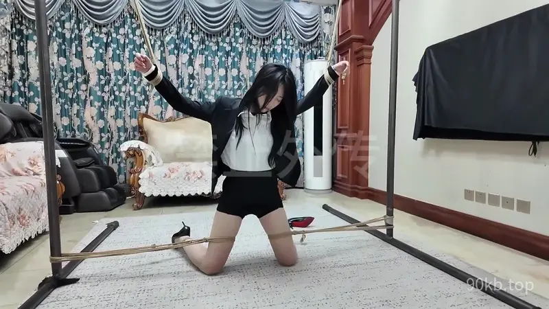 【枫叶工作室】女超人的堕落（上）大意被擒