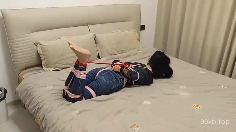 女女捆绑 驷马挣扎