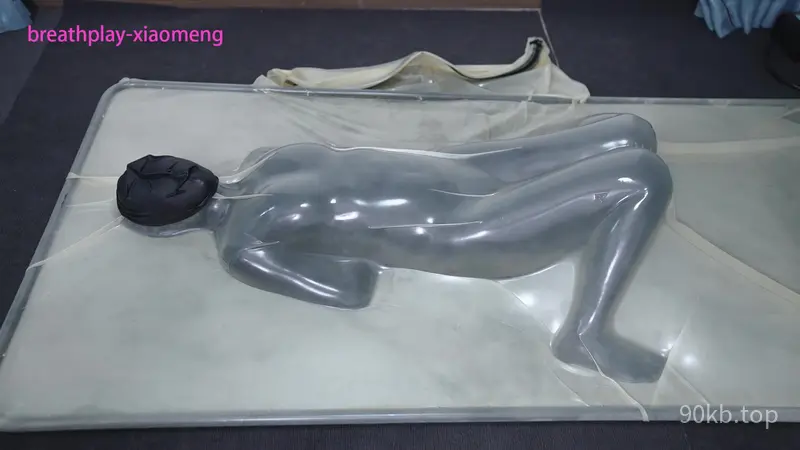 【小萌同学】超紧真空床空肺窒息玩弄！泳帽，呼吸袋，乳胶贴脸横膈膜抽搐