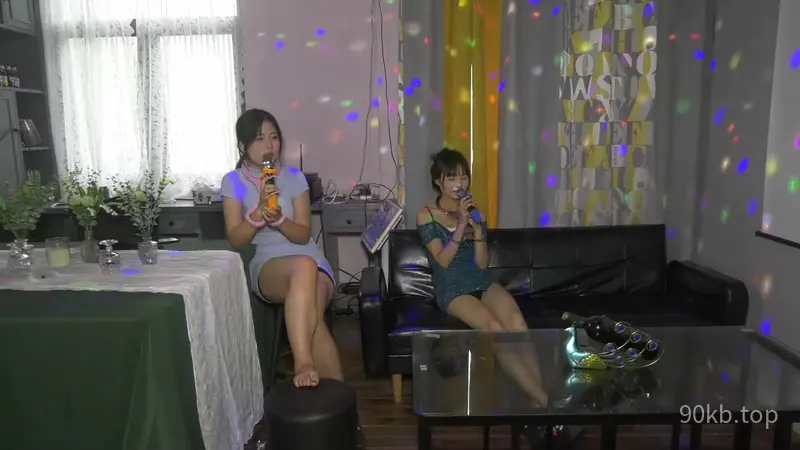 【胜景影视】双女M戴着枷也要唱歌