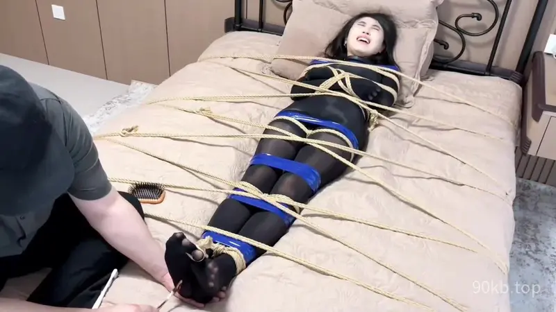 【云雀工作室】变成蜡像的女人彘 模特七七 全身紧缚完全不动不了 (真实窒息濒死) 电击项圈 丝袜堵嘴 丝袜全包 蜡像定身 鞭打折磨