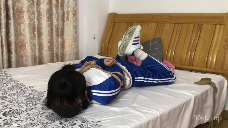 【新月原创】【佳怡】不遵守校规的下场 被教导主任驷马欺负之后不得不老老实实