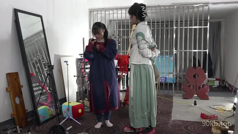 【束心工作室】演员古装铁链五花捆绑，砝码脚镣，双脚镣，鱼形木枷锁，简单剧情
