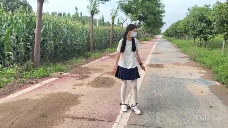 【布莱恩原创】18岁JK白丝脚镣女高的户外两公里镣铐徒步